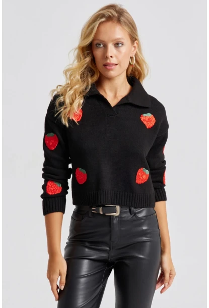 Kadın Siyah Çilek Desenli Triko Kazak KED140