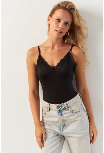 Kadın Siyah Dantel Detaylı Çıtçıtlı Body RK41