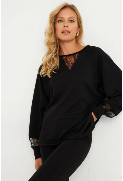 Kadın Siyah Dantel Detaylı Sweatshirt EY2906