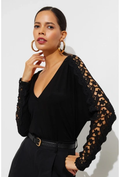 Kadın Siyah Dantel Detaylı V Yaka Bluz BK1622