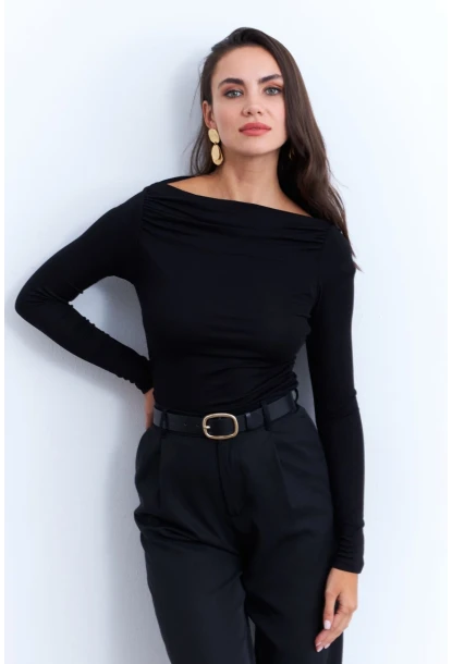 Kadın Siyah Degaje Yaka Büzgülü Bluz AYD386