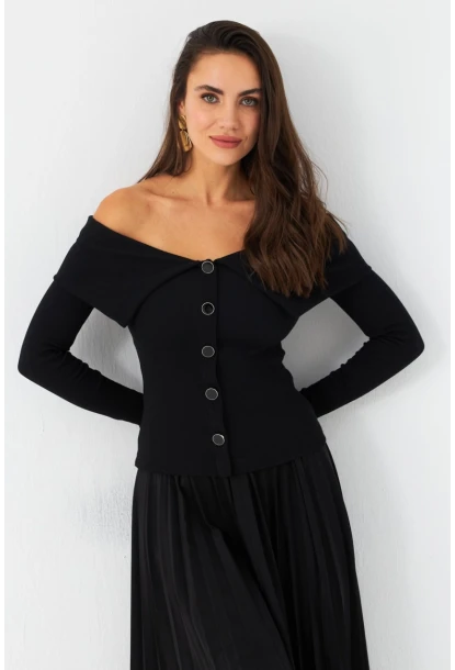 Kadın Siyah Düğme Detaylı Kaşkorse Bluz EY2985