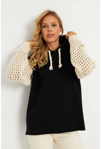 Kadın Siyah-Ekru Kolları Ajurlu Kapüşonlu Sweatshirt YLE12