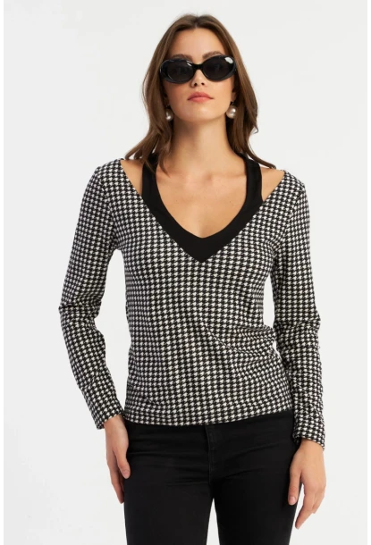 Kadın Siyah-Ekru V Yaka Kazayağı Bluz EY2940