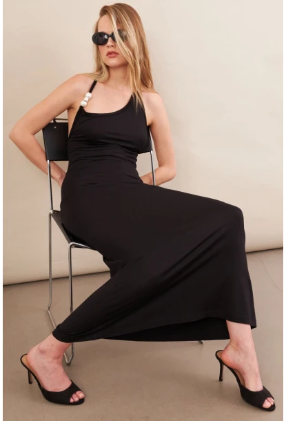 Kadın Siyah İnci Aksesuarlı Maxi Elbise EY3105