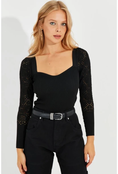 Kadın Siyah Kalp Yaka Ajurlu Triko Bluz SMT217