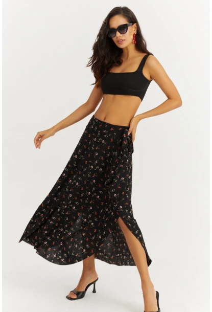 Kadın Siyah-Kırmızı Çiçekli Asimetrik Etek LV81