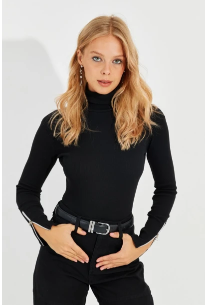 Kadın Siyah Kolları Fermuarlı Kaşkorse Balıkçı Bluz EY2567