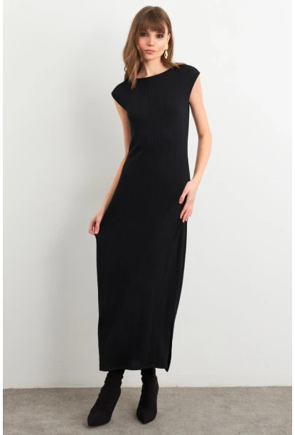 Kadın Siyah Kolsuz Yırtmaçlı Midi Elbise TF60