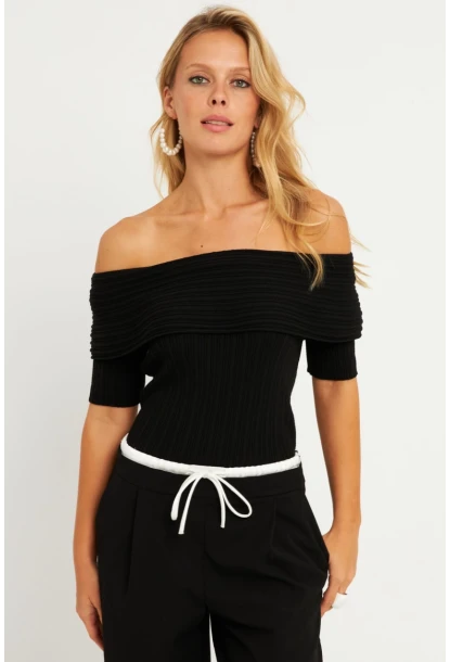 Kadın Siyah Madonna Yaka Triko Bluz KZ538