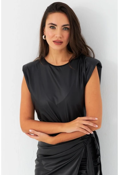 Kadın Siyah Omuzları Vatkalı Suni Deri Bluz TF42