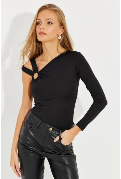 Kadın Siyah Önü Halkalı Tek Omuz Bluz EY2580