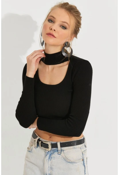 Kadın Siyah Pencereli Triko Crop Bluz EA230012