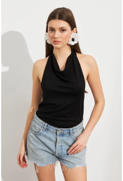 Kadın Siyah Sırt Dekolteli Halter Yaka Bluz AYD412