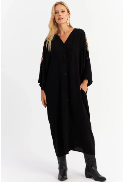 Kadın Siyah Sırtı Nakışlı Düğmeli Maxi Elbise ALO16