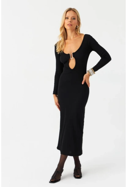 Kadın Siyah Toka Aksesuarlı Pencereli Midi Elbise EY2999