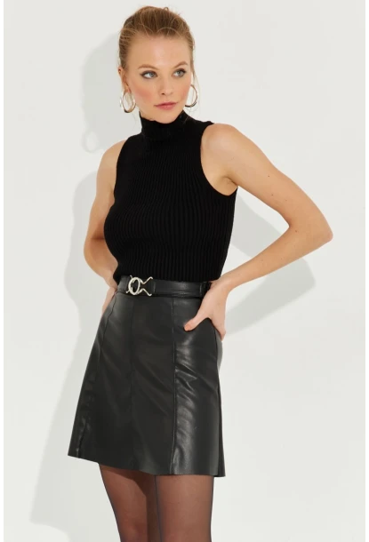Kadın Siyah Tokalı Suni Deri Mini Etek ELA104