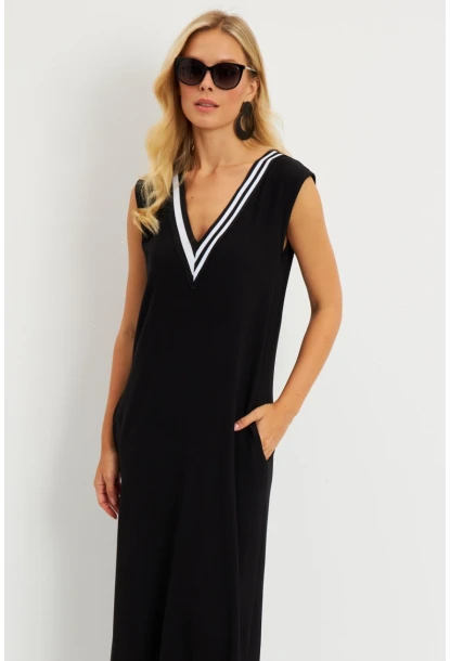 Kadın Siyah V Yaka Bloklu Maxi Elbise EY2779