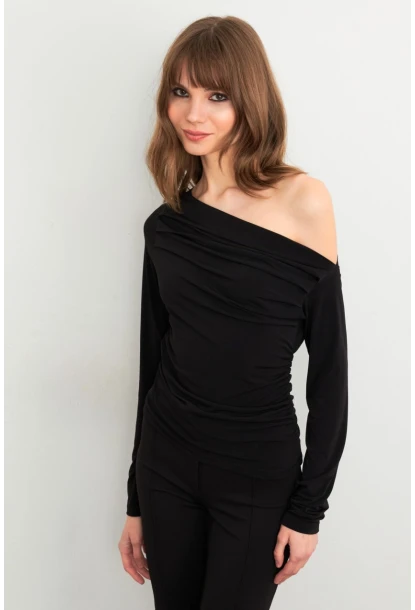 Kadın Siyah Yanları Büzgülü Degaje Bluz SF2561