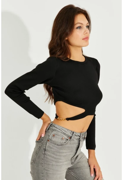 Kadın Siyah Zincir Detaylı Triko Crop Bluz KZ2802