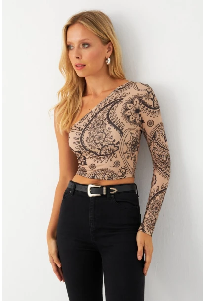 Kadın Vanilya-Siyah Tek Omuz Desenli Crop Bluz LİK14