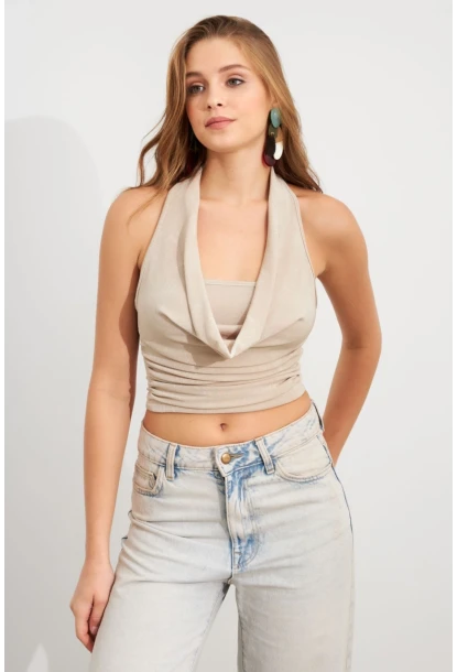 Kadın Vanilya Zincir Aksesuarlı Degaje Yaka Bluz MTK13443