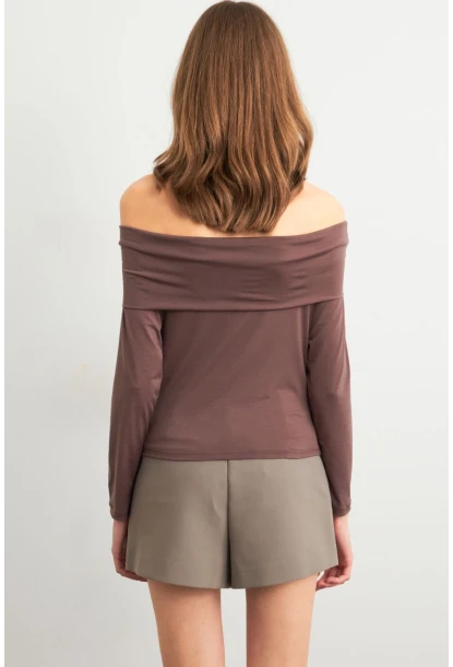 Kadın Vizon Halka Aksesuarlı Madonna Yaka Crop Bluz RLO3043