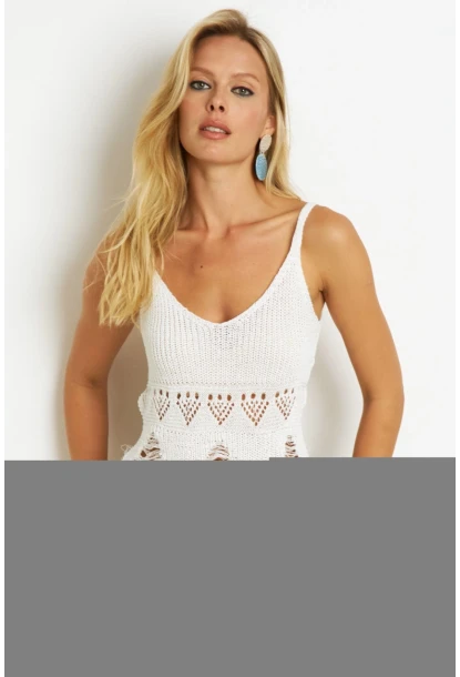 Kadın Beyaz Ajurlu Triko Bluz KAZ08