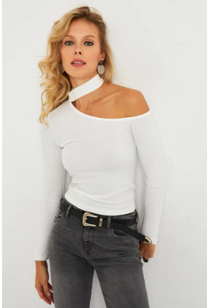 Kadın Beyaz Asimetrik Yaka Bluz CG376