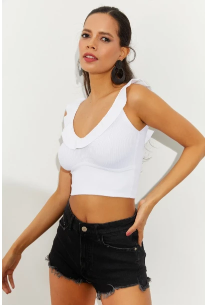 Kadın Beyaz Fırfırlı Triko Crop Bluz SMT210