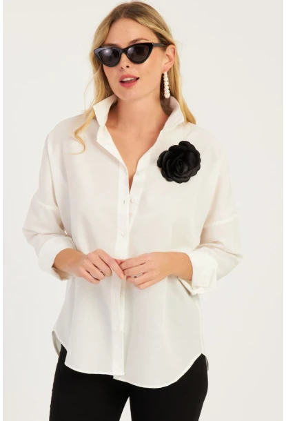 Kadın Beyaz Gül Aksesuarlı Gömlek SF2540