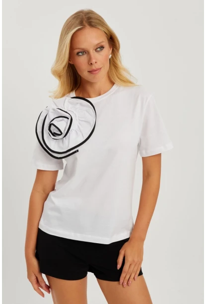 Kadın Beyaz Gül Aksesuarlı T-Shirt SF12740
