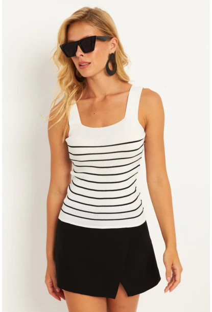 Kadın Beyaz Kare Yaka Çizgili Triko Bluz KAZ15