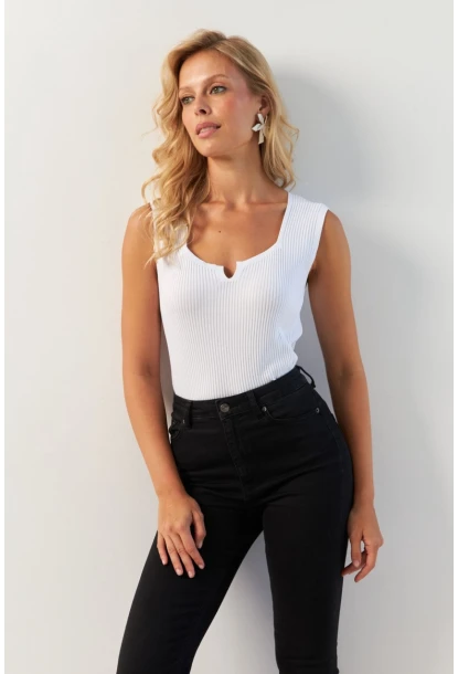 Kadın Beyaz Kare Yaka Triko Bluz SMT243