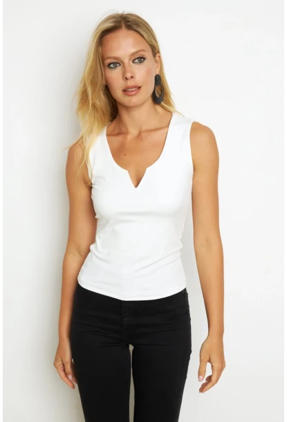 Kadın Beyaz Kolsuz Bluz EY2712