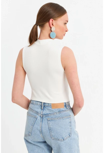 Kadın Beyaz Kolsuz Crop Bluz ZH07