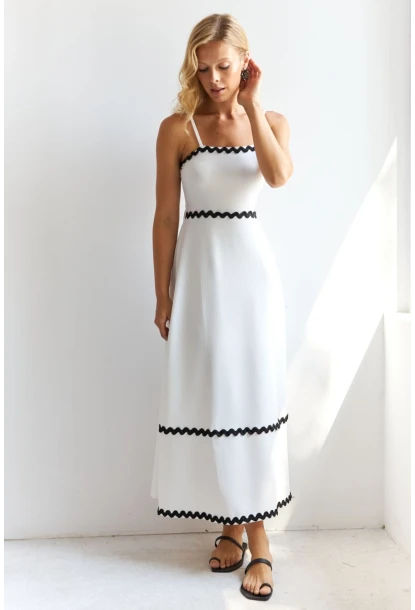 Kadın Beyaz Nakış Detaylı Midi Elbise HOL2128