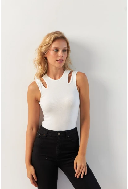 Kadın Beyaz Omuz Pencereli Bluz MK20