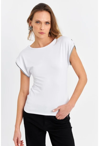 Kadın Beyaz Omuzları Fermuarlı Bluz EY3062