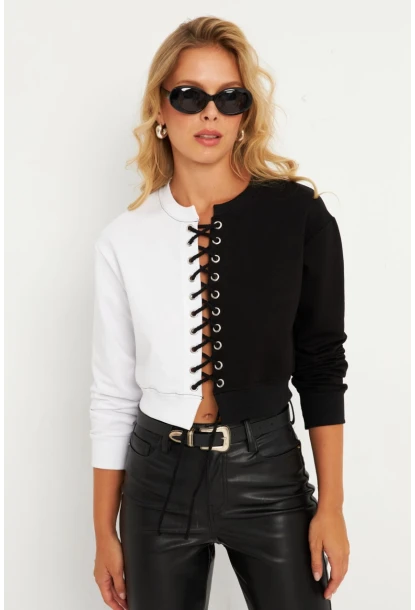 Kadın Beyaz-Siyah Kuşgözlü Kısa Sweatshirt TF02