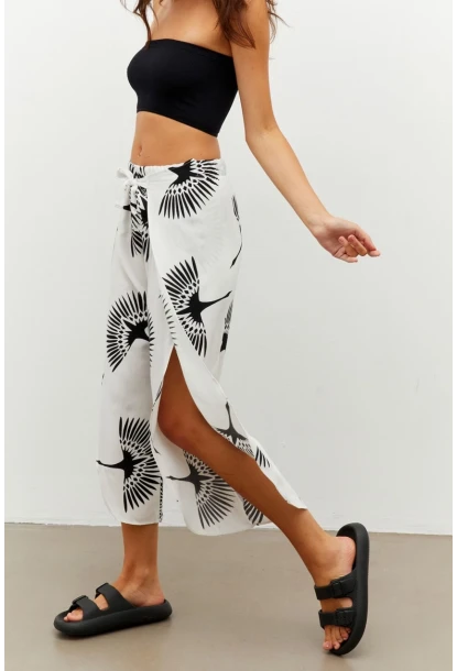 Kadın Beyaz-Siyah Pareo Desenli Pantolon ÖM402