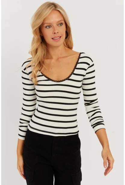 Kadın Ekru Dantel Ve Düğme Detaylı Bluz PP5363