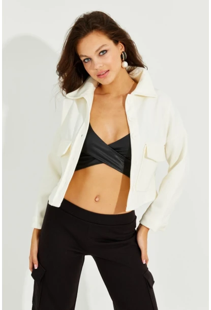 Kadın Ekru Kaşe Cepli Kısa Ceket PP2444