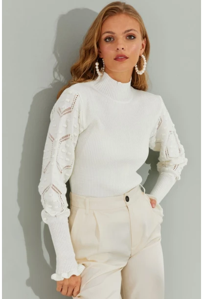 Kadın Ekru Kolları Ajurlu Triko Bluz SMT218