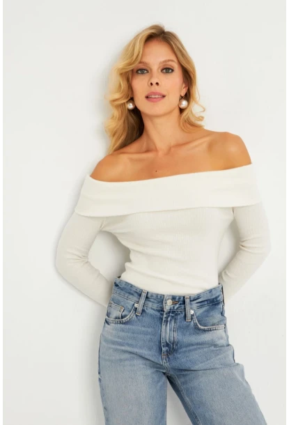 Kadın Ekru Madonna Yaka Bluz CG377