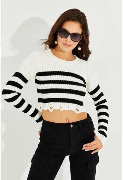 Kadın Ekru-Siyah Çizgili Yırtık Crop Kazak SF2200