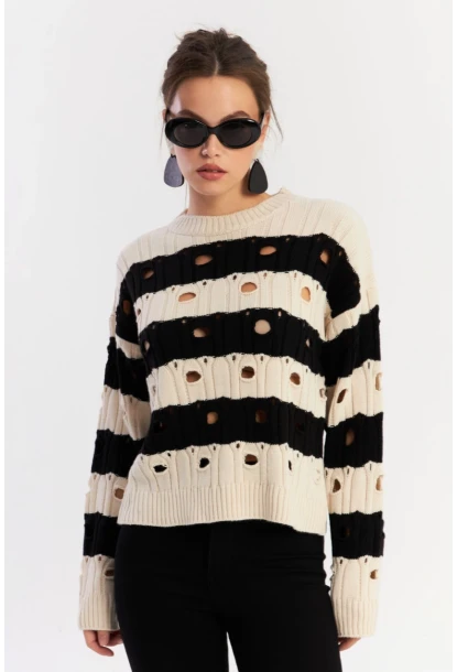 Kadın Ekru-Siyah Çizgili Yırtık Triko Kazak PP2342