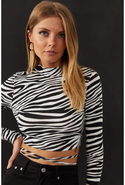 Kadın Ekru-Sıyah Sırt Dekolteli Zebra Desenli Crop Bluz LPP1131