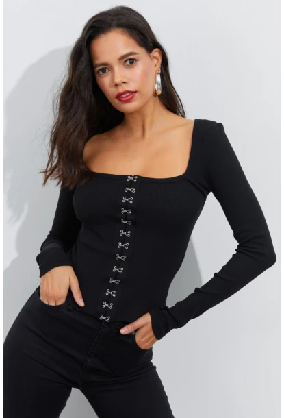 Kadın Siyah Agraflı Kaşkorse Bluz B1908
