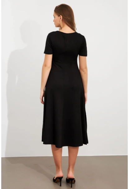 Kadın Siyah Aksesuar Detaylı Midi Elbise MON145